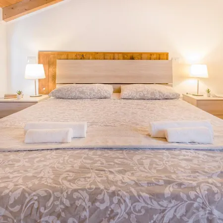 Stazione 200m - Wifi - Aria Condizionata - Smart Tv * Parma