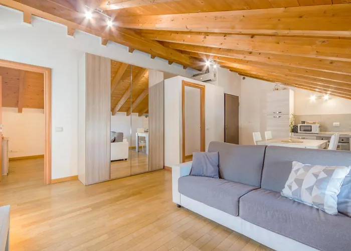 Stazione 200m - Wifi - Aria Condizionata - Smart Tv Parma