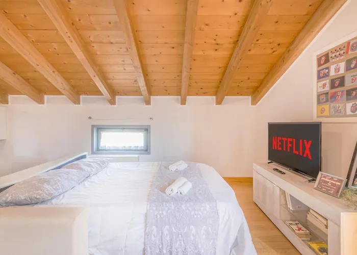 Stazione 200m - Wifi - Aria Condizionata - Smart Tv Parma