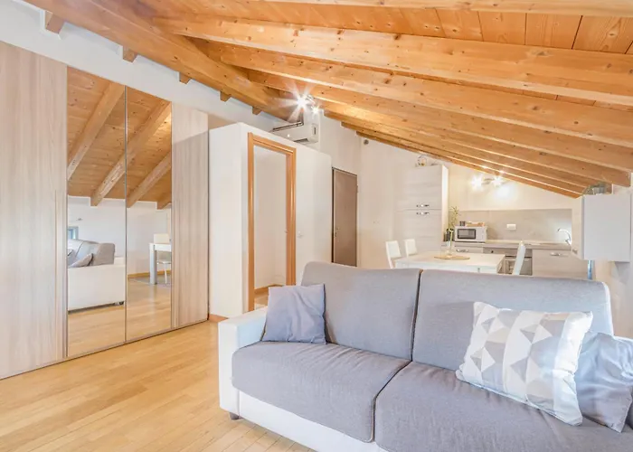 Stazione 200m - Wifi - Aria Condizionata - Smart Tv